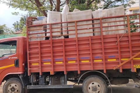 Harirup-packers-and-movers-loading