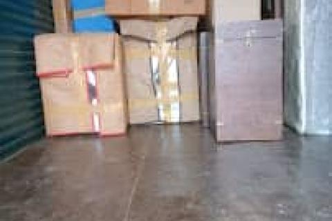 Hilltop-packers-and-movers-loading