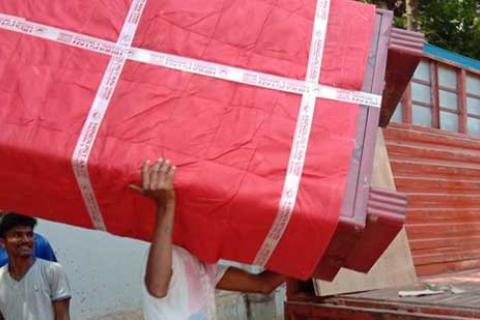 hindustan packers movers loading