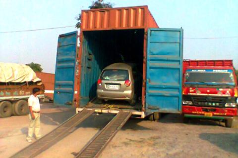 Honest-packers-and-movers-car-relocation