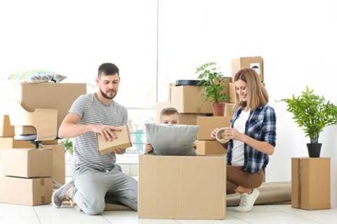 International-movers-and-packers-Packing