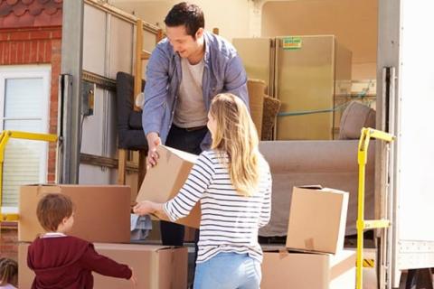 Jagdamba-packers-and-movers-unloading