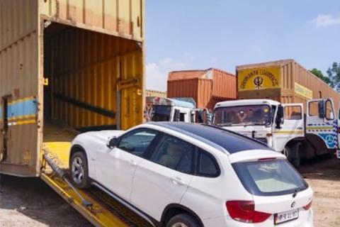 Jet-cargo-movers-car-transport.