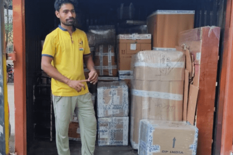 Kavya-packers-and-movers-loading