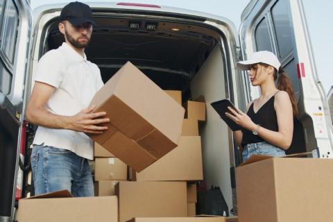 Kiroriwal-Packers-and-Movers-loading