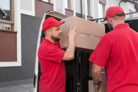 Krishna-packers-and-movers-loading