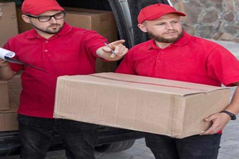 Kushagra-Packers-And-Movers-Unloading