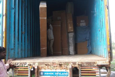 LNR-packers-and-movers-Loading