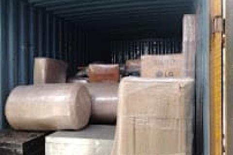 Laxmi-paackers-and-movers-loading