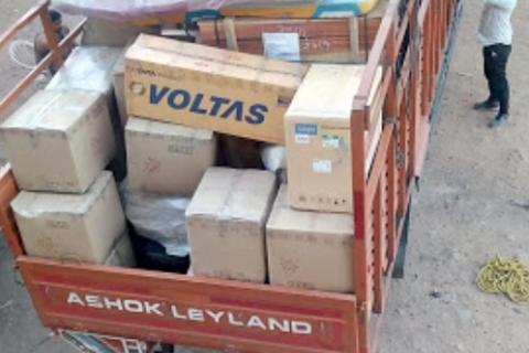 Maa-annapurna-packers-and-movers-loading