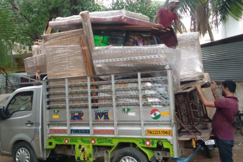 Maa-annapurna-packers-and-movers-loading1