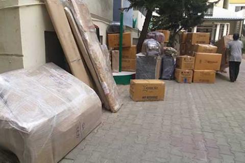 Mahi Packers Movers Unloading