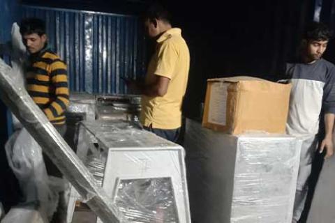 Metro-Home-Packers-Movers-Unloading.jpg