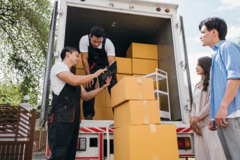 Move-Away-packers-and-movers-loading