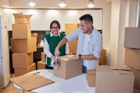 Move-Away-packers-and-movers-packing