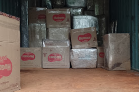 Movewell-packers-and-movers-loading