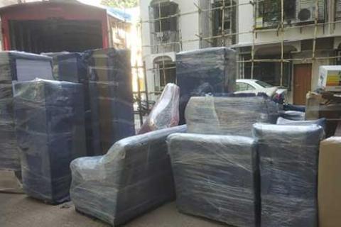 Naitik-Cargo-Packers-Movers-Unloading.jpg