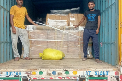 Narayan-packers-and-movers-loading