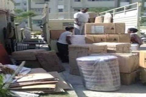 Nesle-Logistics-Packers-Movers-Loading