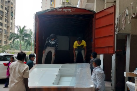 Nisha-packers-and-movers-loading