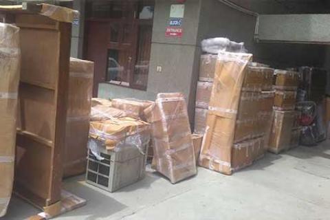 Om International Packers Movers Unloading