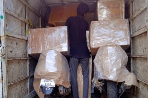 Om-Sai-packers-and-movers-loading