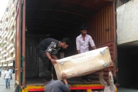 Orange-packer-and-movers-loading