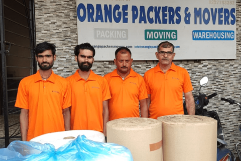 Orange-packer-and-movers-team