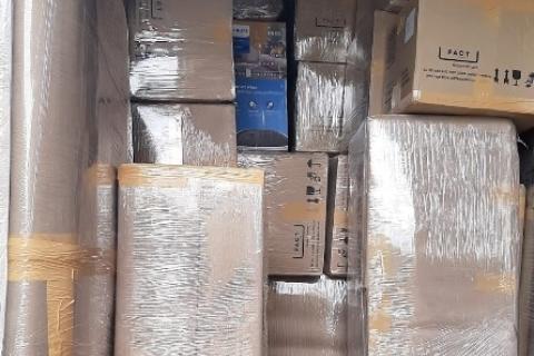Pacific-packers-and-movers-loading