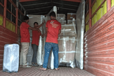 Packers-and-movers-mumbai-loading