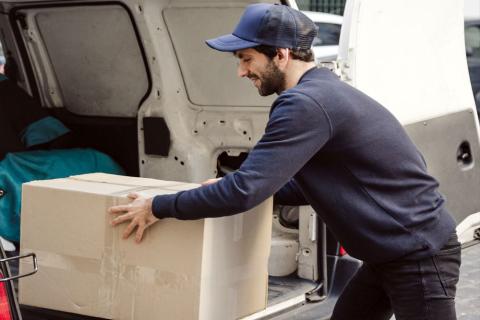 Packme-shifting-packers-and-movers-loading