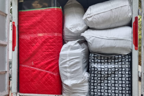 Pari-Packers-and-Movers-Loading