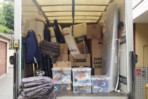 Poineer-packers-and-movers-loading