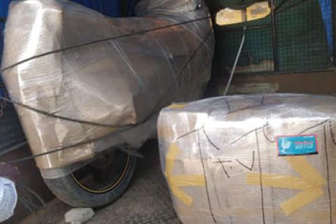 Pooja-packers-and-movers-loading