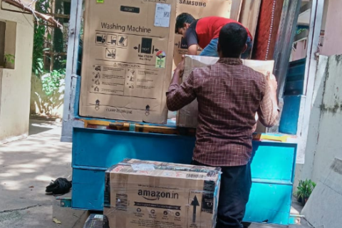 Praja-packers-and-movers-loading