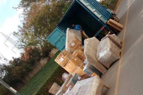 Preet Packers Movers Loading