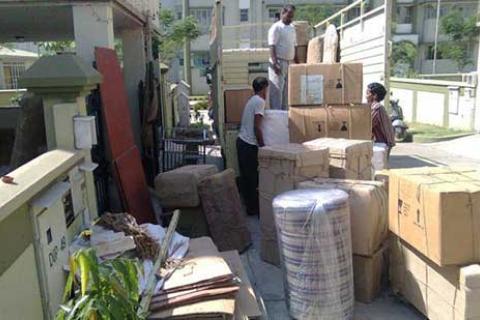 Premier-India-Packers-Movers-Loading