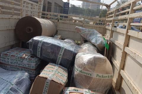 Pushpa-packers-and-movers-loading