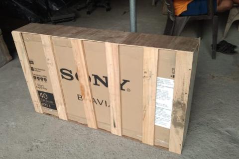 Pushpak-packers-and-movers-TV-packing