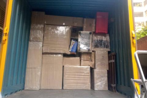 R P-packers-and-movers-loading