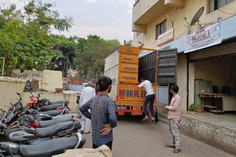 Reshift-packers-and-movers-loading