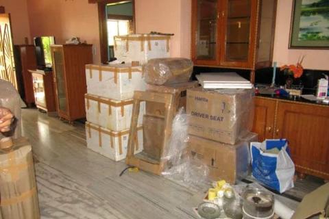 Rid-van-Worldwide-packers-and-movers-household-packing