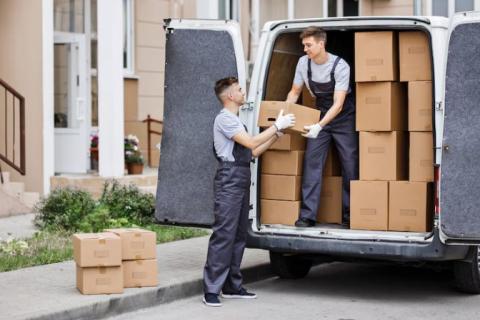Run-Relocation-packers-and-movers-unloading