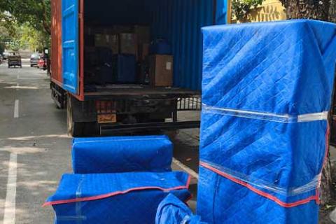 Ryder Packers Movers Loading