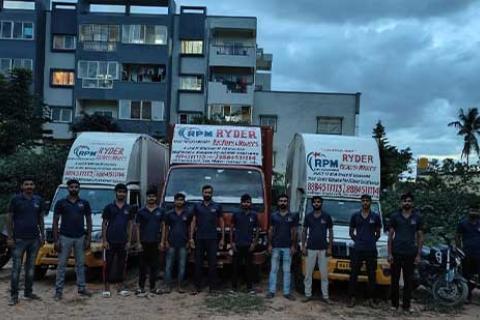 Ryder Packers Movers Office Staffs Transporter
