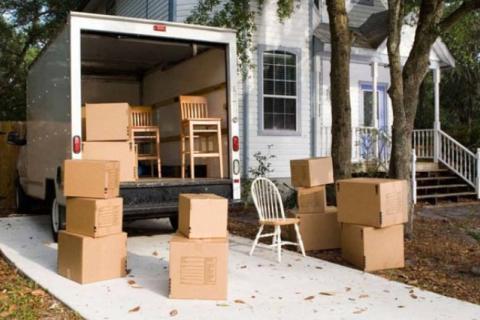 Safehands-packers-and-movers-loading