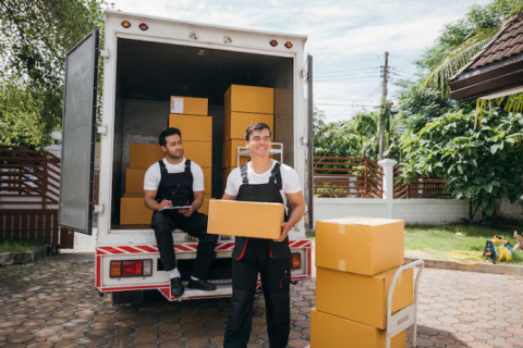 Sahara-express-packers-and-movers-loading
