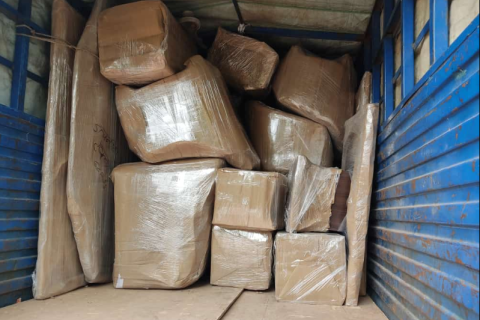 Santhosh-packers-and-movers-loading