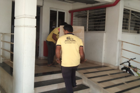 ShiftKaro-Packers-and-Movers-loading1