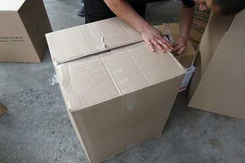 Shiv-Dhara-Packers-Movers-Loading.jpg